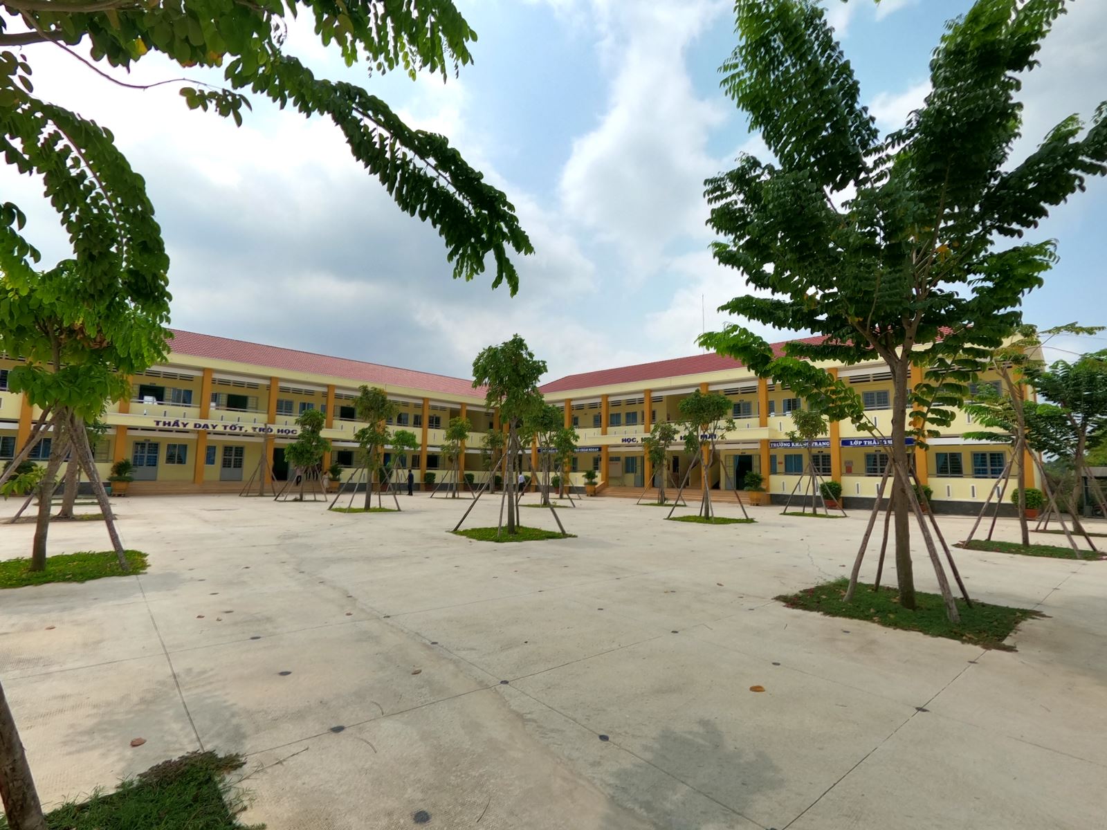 Quang cảnh Trường Tiểu học Phước Lý chuẩn bị đón học sinh sau thời gian nghỉ dịch trong năm học 2020-2021